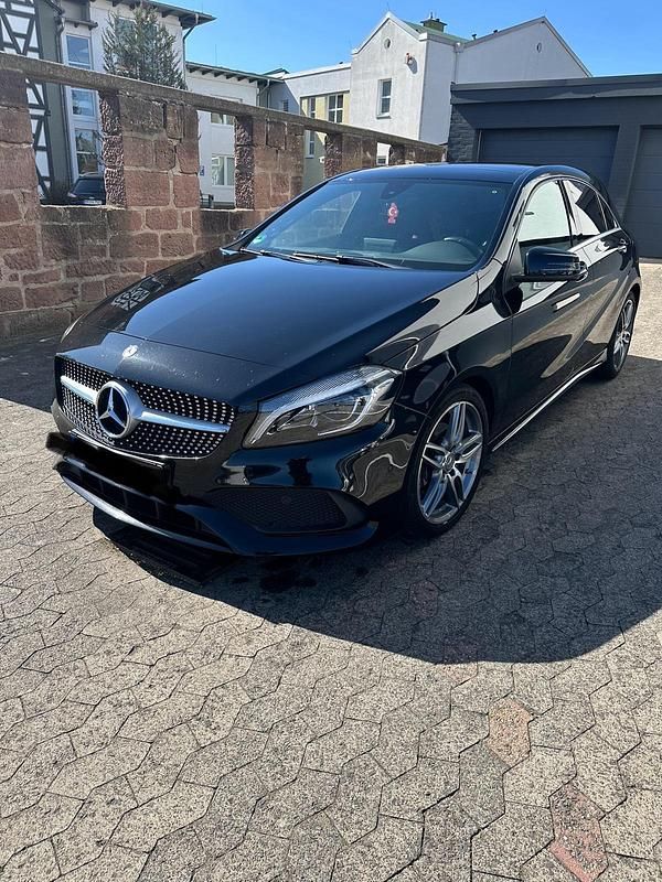 Schwarz Gebraucht 2016 Mercedes A200 AMG Limousine | 18.300 € (Teuer) - Bild 1/4
