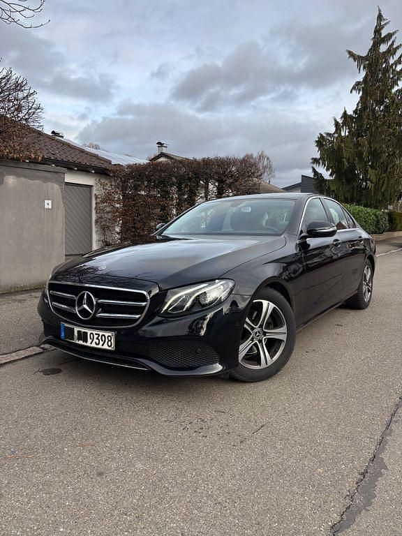 Gebraucht Mercedes E220 194 PS (142 kW) 2020 Schwarz Limousine