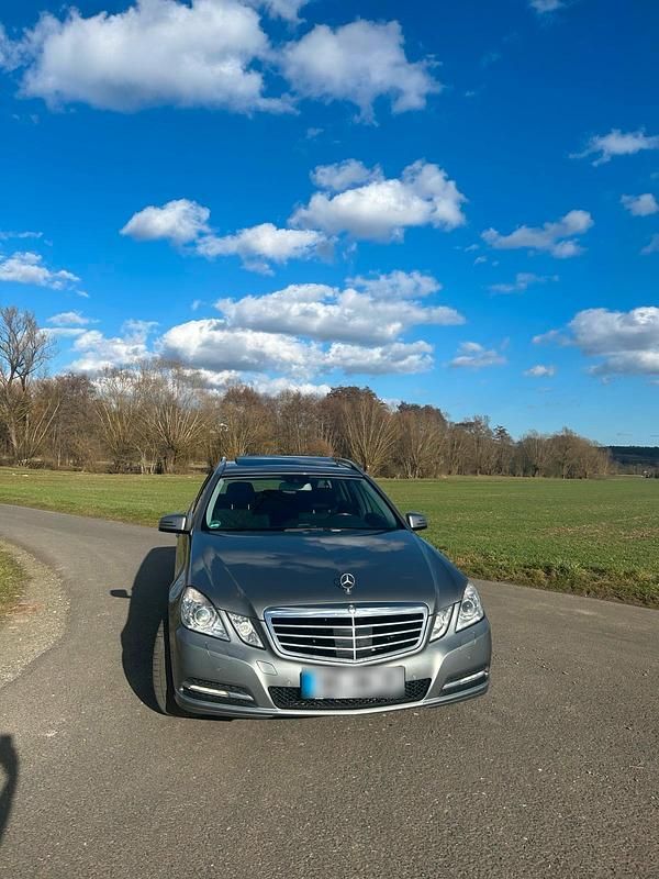 Gebraucht Mercedes E250 204 PS (150 kW) 2010 Grau Kombi