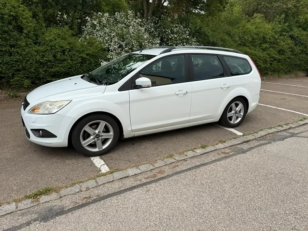 Gebraucht Ford Focus 2010 Weiß Kombi
