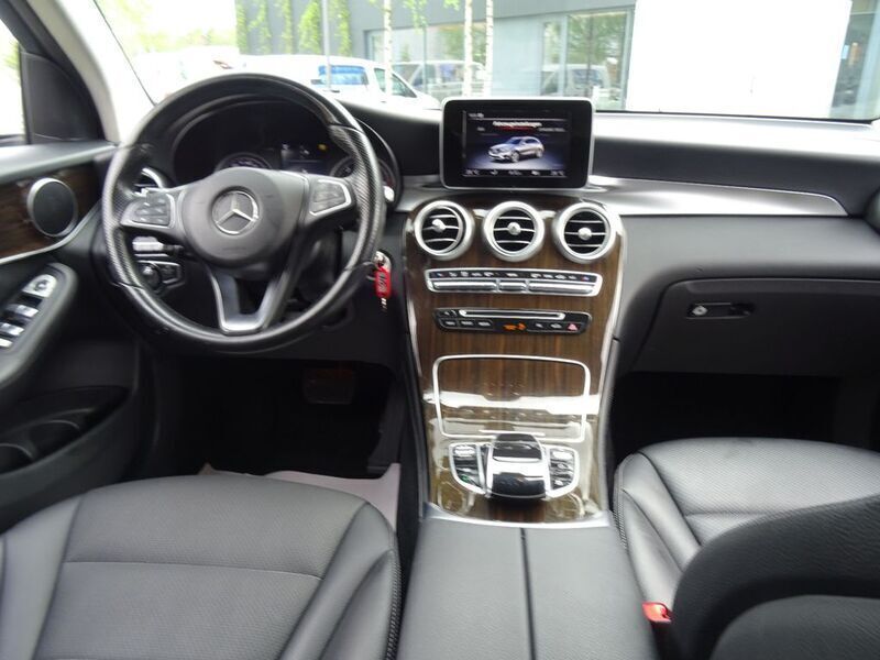 Gebraucht Mercedes GLC220 170 PS (125 kW) 2016 Polarweiss  unilack SUV