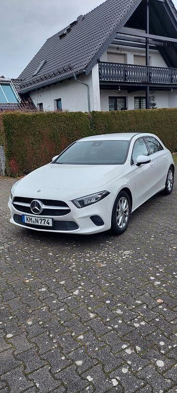 Weiß Gebraucht 2020 Mercedes A200 Limousine | 21.000 € (Guter Preis) - Bild 1/4