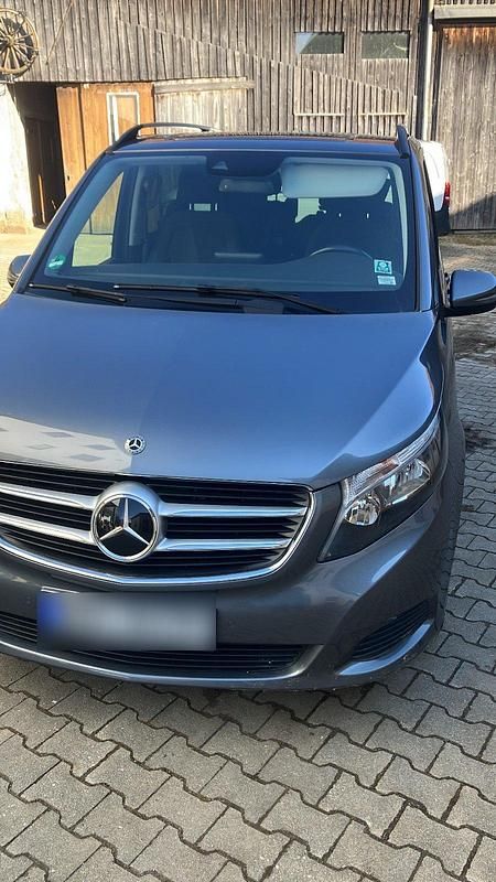 Gebraucht Mercedes V220 163 PS (119 kW) 2017 Grau Van / Kleinbus