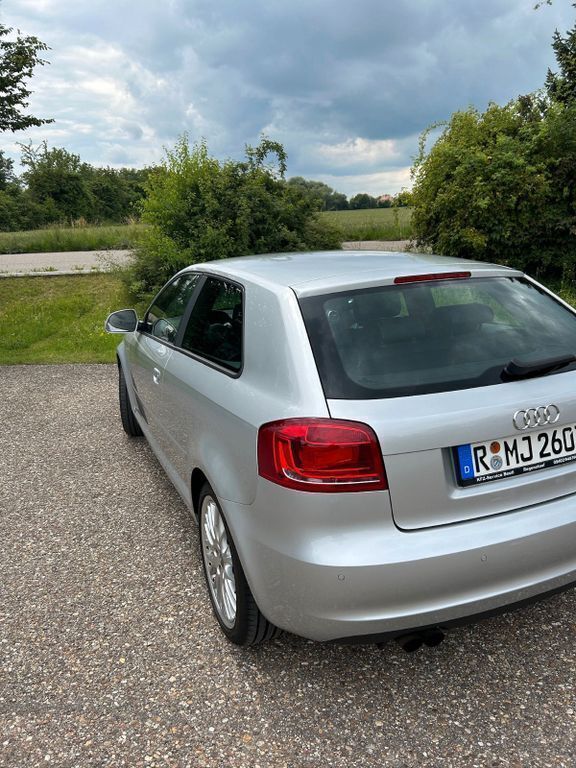 Silber Gebraucht 2010 Audi A3 S-Line Coupé | 4.500 € - Bild 1/4