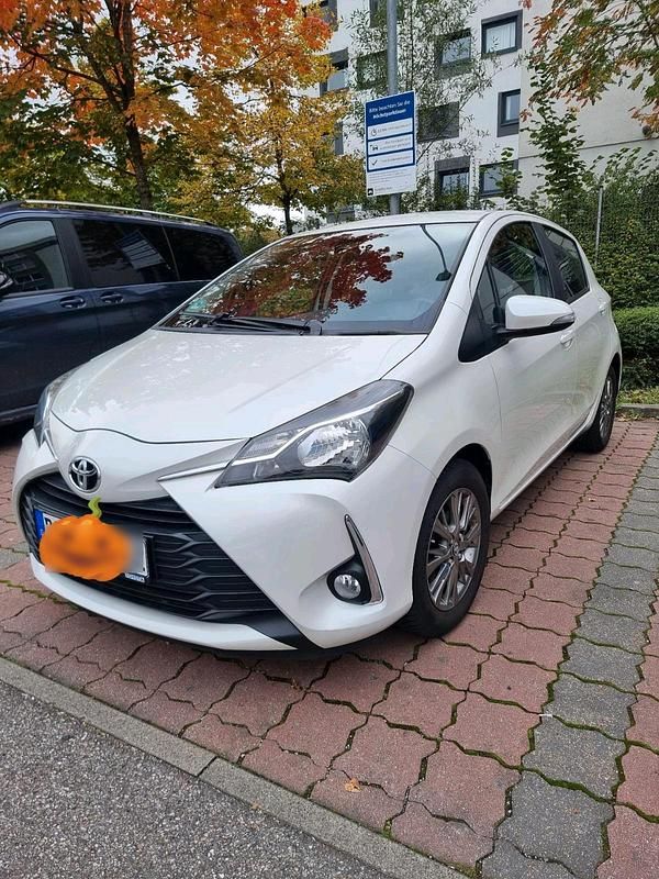 Weiß Gebraucht 2019 Toyota Yaris Comfort Kleinwagen | 10.500 € (Guter Preis) - Bild 1/4