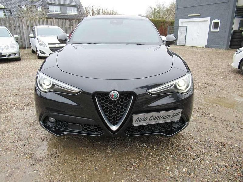 Gebraucht Alfa Romeo Stelvio 150 PS (110 kW) 2018 Schwarz SUV