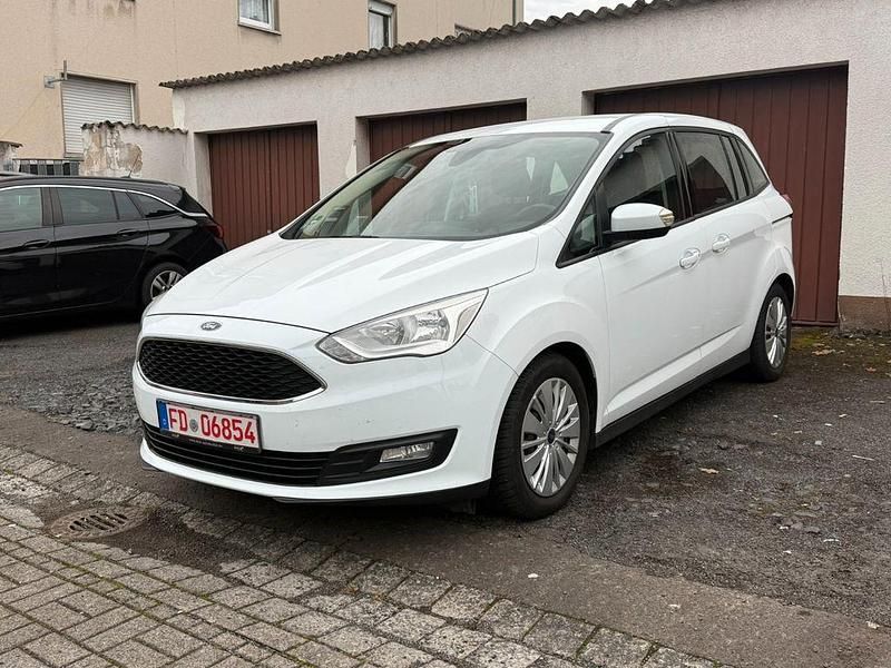 Weiß Gebraucht 2017 Ford Grand C-Max Cool & Connect Van / Kleinbus | 8.990 € (Etwas zu teuer) - Bild 1/4