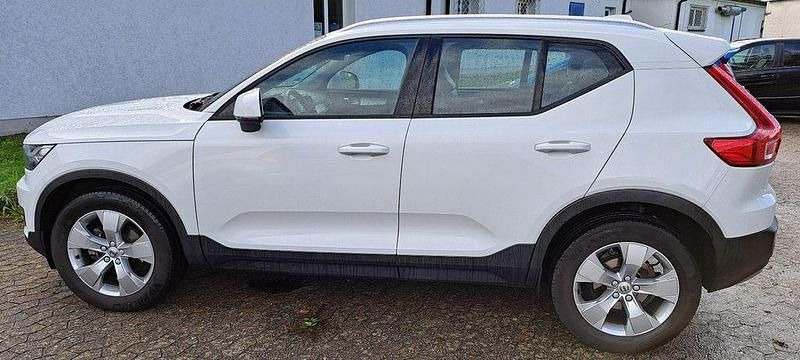 Weiß Gebraucht 2019 Volvo XC40 Momentum SUV | 20.800 € (Fairer Preis) - Bild 1/4