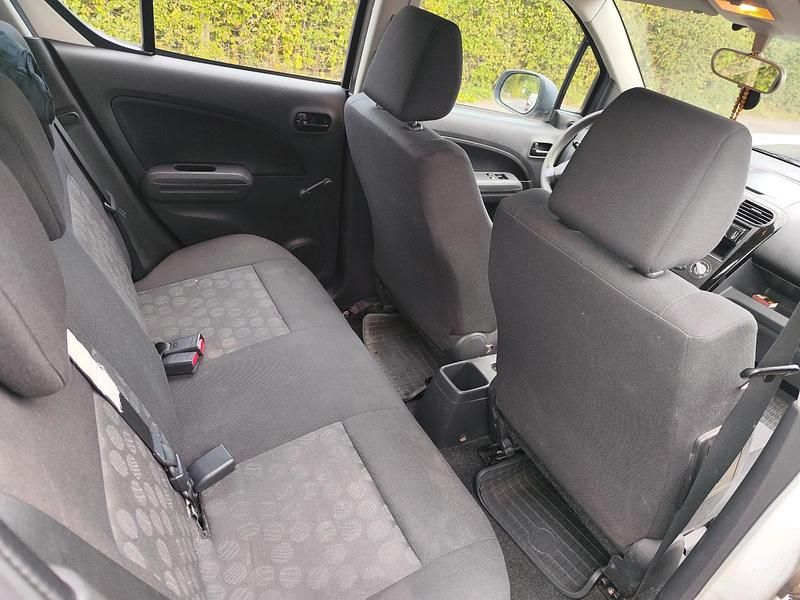 Gebraucht Suzuki Splash 70 PS (51 kW) 2009 Weiß Kleinwagen