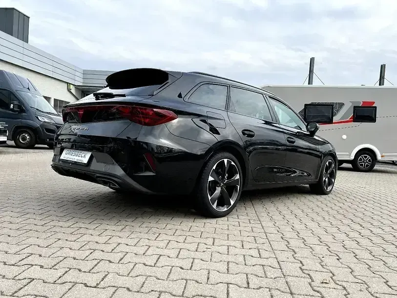 Neu Cupra Leon 150 PS (110 kW) 2025 Magnetic schwarz metallic Kombi
