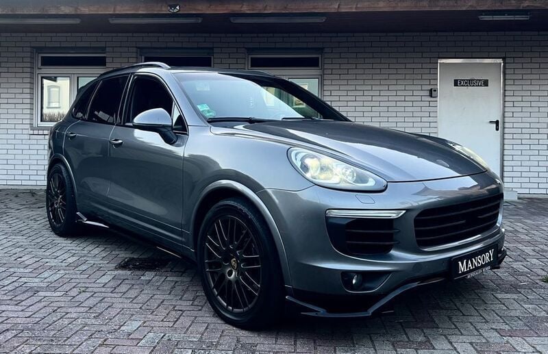 Grau Gebraucht 2015 Porsche Cayenne SUV | 27.300 € (Fairer Preis) - Bild 1/4