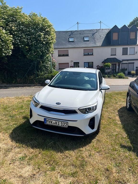 Weiß Gebraucht 2018 Kia Stonic Edition 7 SUV | 12.600 € (Fairer Preis) - Bild 1/4