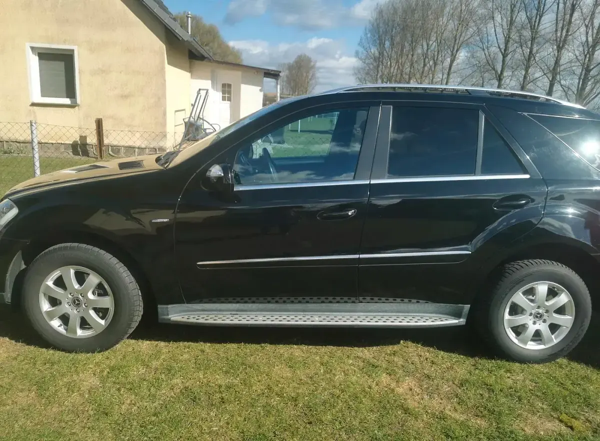 Gebraucht Mercedes ML300 190 PS (139 kW) 2009 Schwarz SUV