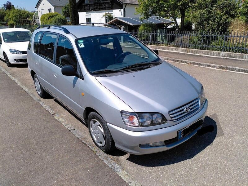 Silber Gebraucht 1997 Toyota Picnic Van / Kleinbus | 3.500 € - Bild 1/4