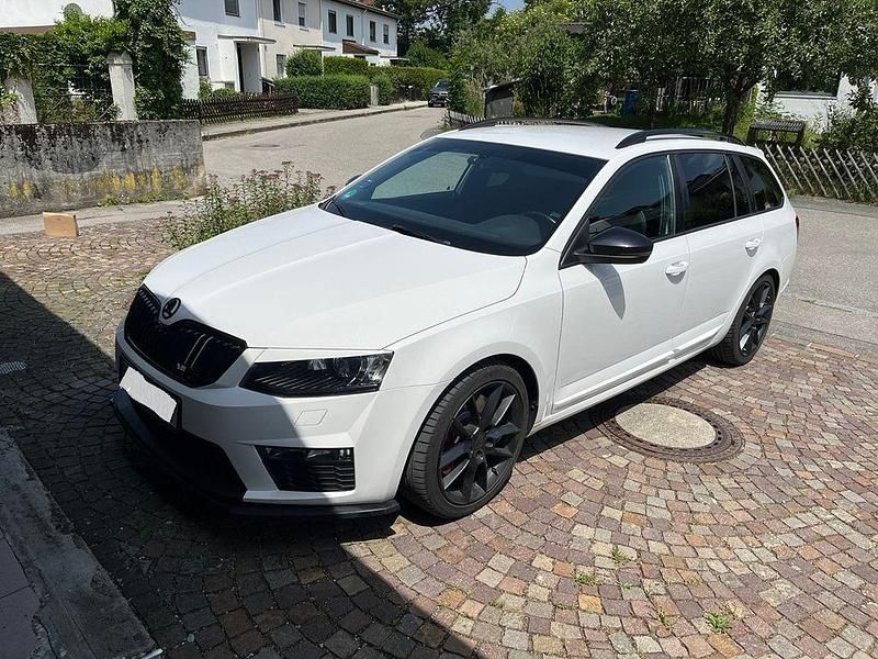 Weiß Gebraucht 2016 Skoda Octavia RS Kombi | 19.500 € (Etwas zu teuer) - Bild 1/4