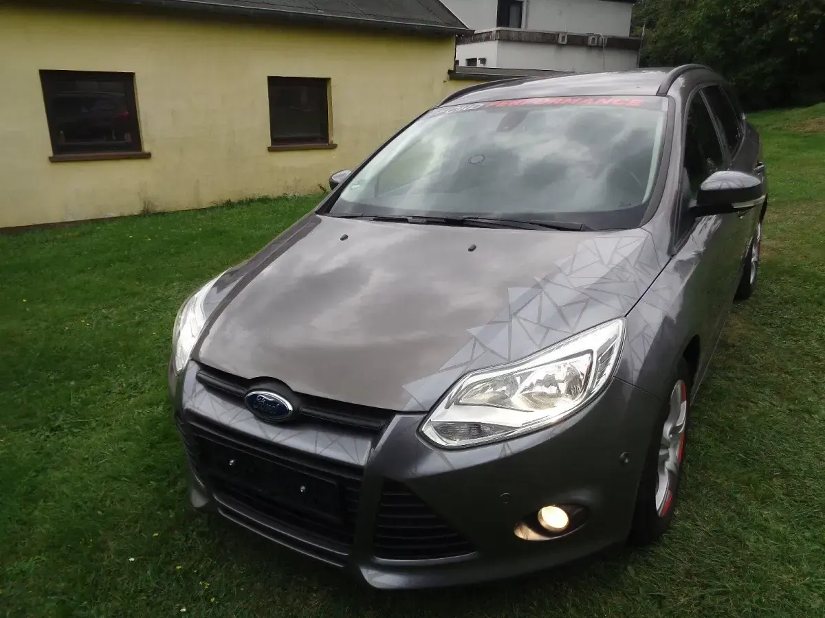 Gebraucht Ford Focus 140 PS (102 kW) 2013 Braun Kombi