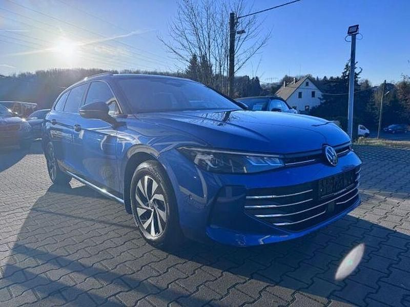 Gebraucht VW Passat 150 PS (110 kW) 2024 Blau Kombi