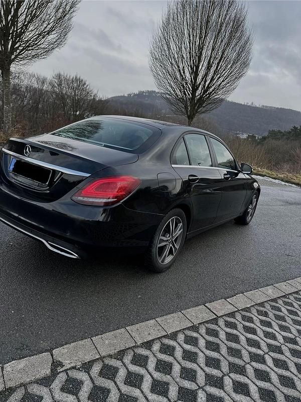 Gebraucht Mercedes C180 116 PS (85 kW) 2016 Schwarz Limousine