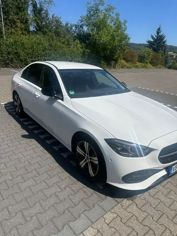 Gebraucht Mercedes C300 Night 258 PS (189 kW) 2022 Weiß Limousine