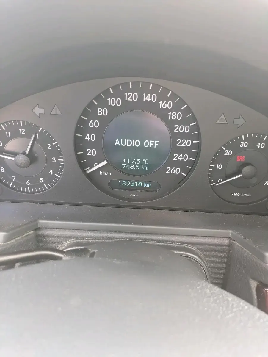 Second-hand Mercedes E200 163 CP (119 kW) 2004 Argintiu Berlinǎ