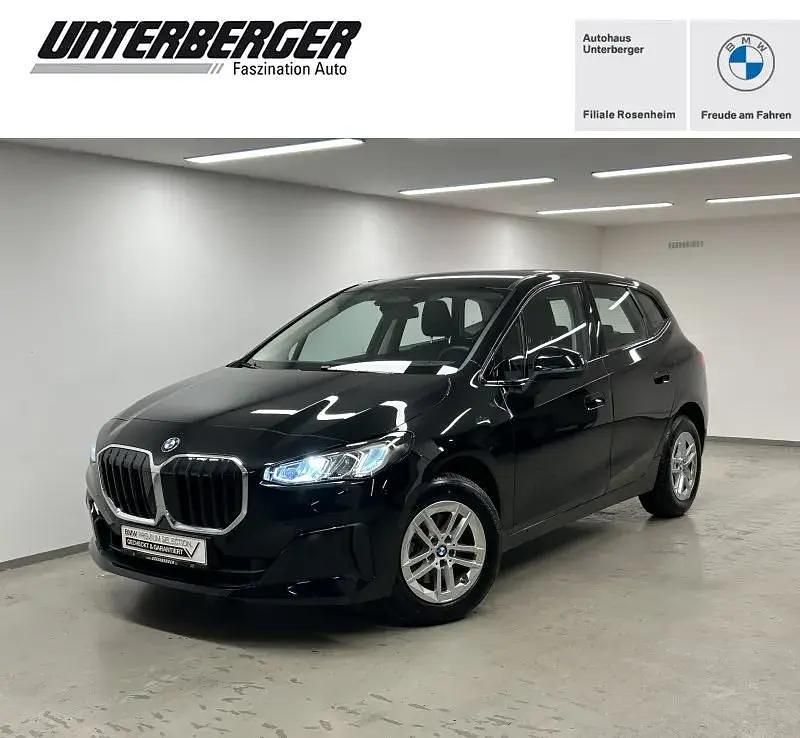 Saphirschwarz Gebraucht 2024 BMW 218 Active Tourer Efficient Dynamics Van / Kleinbus | 32.850 € (Etwas zu teuer) - Bild 1/4