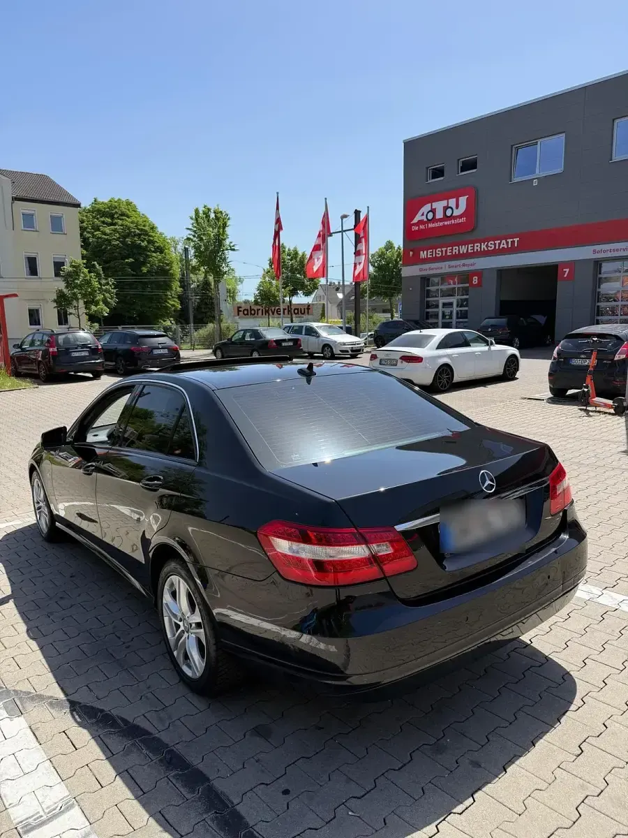Usado Mercedes E220 170 CV (125 kW) 2011 Negro Berlina