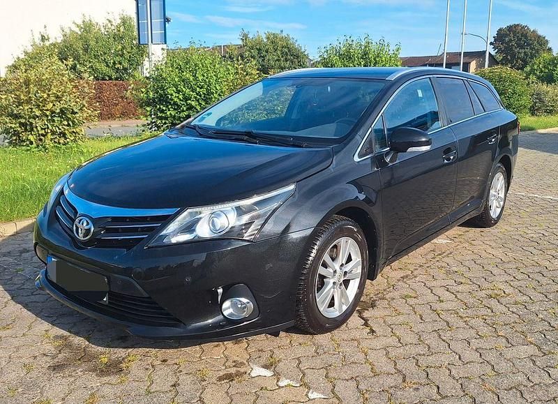 Schwarz Gebraucht 2012 Toyota Avensis Executive Kombi | 6.200 € (Fairer Preis) - Bild 1/4
