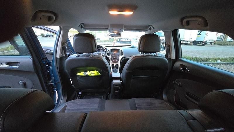 Second-hand Opel Astra 140 CP (102 kW) 2015 Albastru Berlinǎ