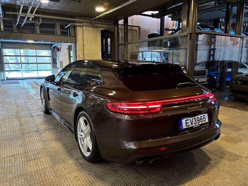 Gebraucht Porsche Panamera 4 Sport Turismo 462 PS (339 kW) 2020 Braun Limousine