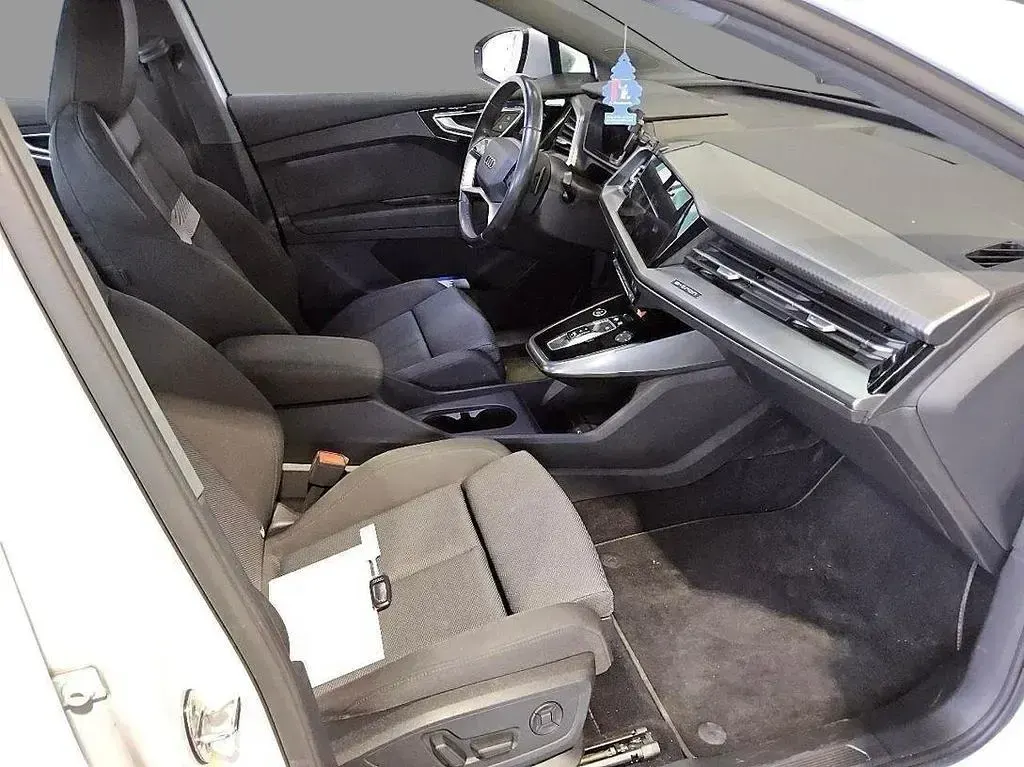 Gebraucht Audi Q4 e-tron Ambiente 150 kW (204 PS) 2023 Gletscherweiß metallic SUV