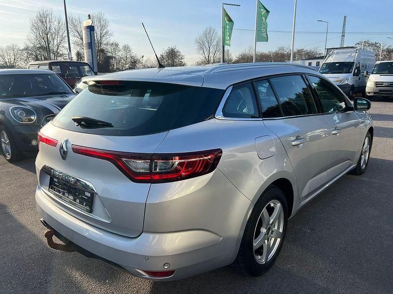 Gebraucht Renault Mégane IV Intens 131 PS (96 kW) 2017 Silber Limousine
