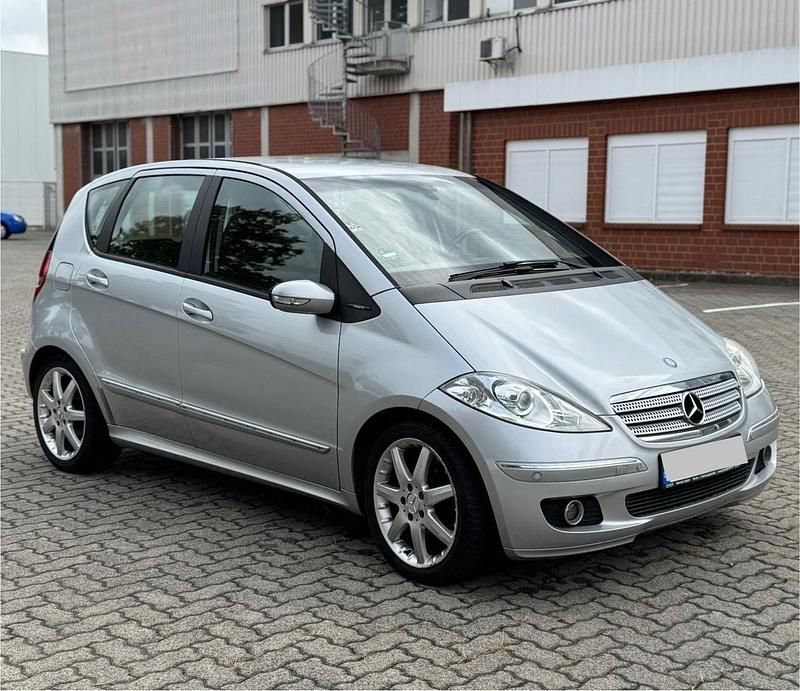 Silber Gebraucht 2006 Mercedes A180 Avantgarde Limousine | 850 € (Fairer Preis) - Bild 1/4