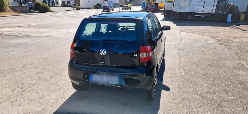 Gebraucht VW Fox Basis 75 PS (55 kW) 2005 Schwarz Kleinwagen