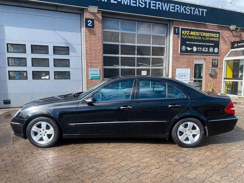 Second-hand Mercedes E240 177 CP (130 kW) 2002 Albastru Berlinǎ