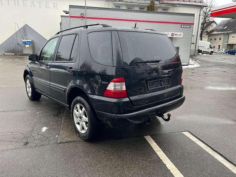 Gebraucht Mercedes ML270 163 PS (119 kW) 2002 Schwarz SUV