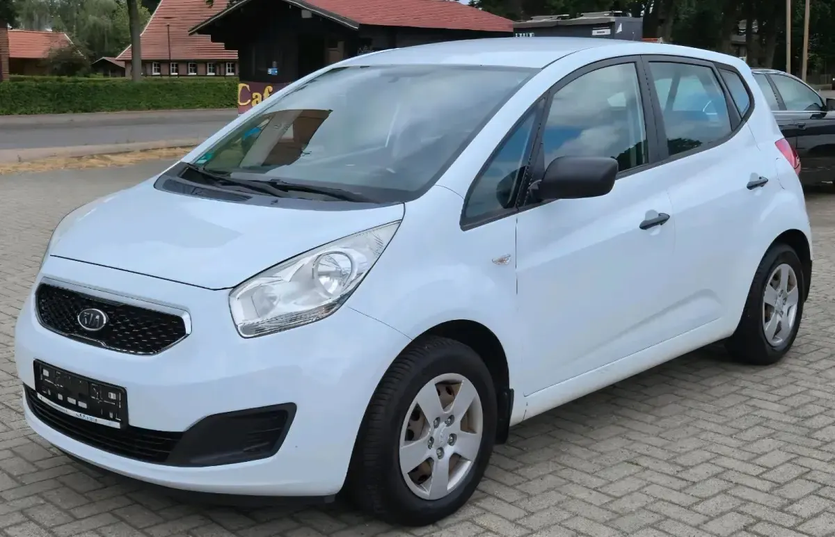 Gebraucht Kia Venga 90 PS (66 kW) 2013 Weiß Kleinwagen