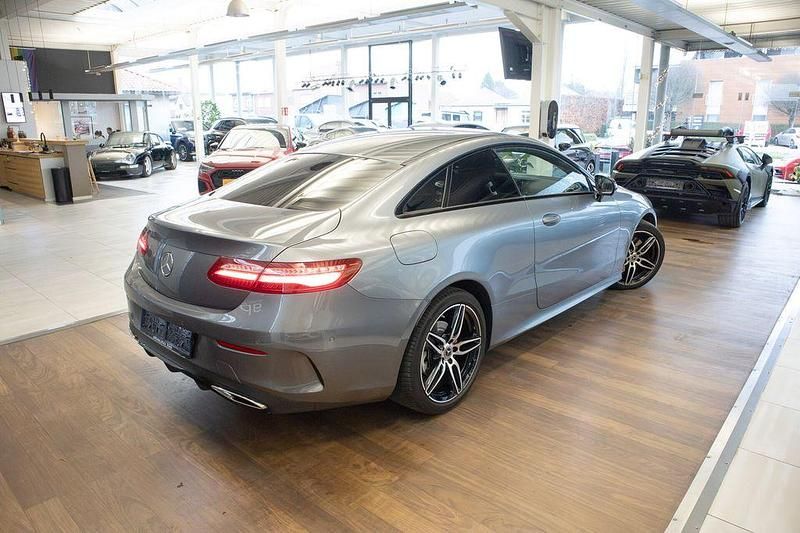 Gebraucht Mercedes E220 AMG line 194 PS (142 kW) 2021 Grau Coupé