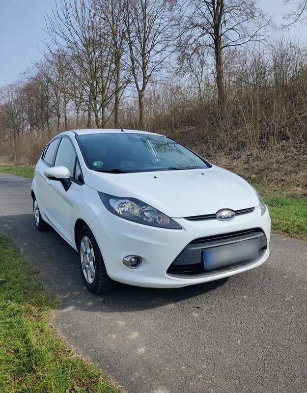 Gebraucht Ford Fiesta 95 PS (69 kW) 2011 Weiß Kleinwagen