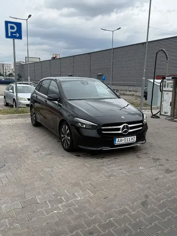 Gebraucht Mercedes B180 116 PS (85 kW) 2021 Schwarz Kleinwagen