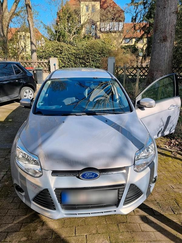 Gebraucht Ford Focus 100 PS (73 kW) 2014 Silber Kombi