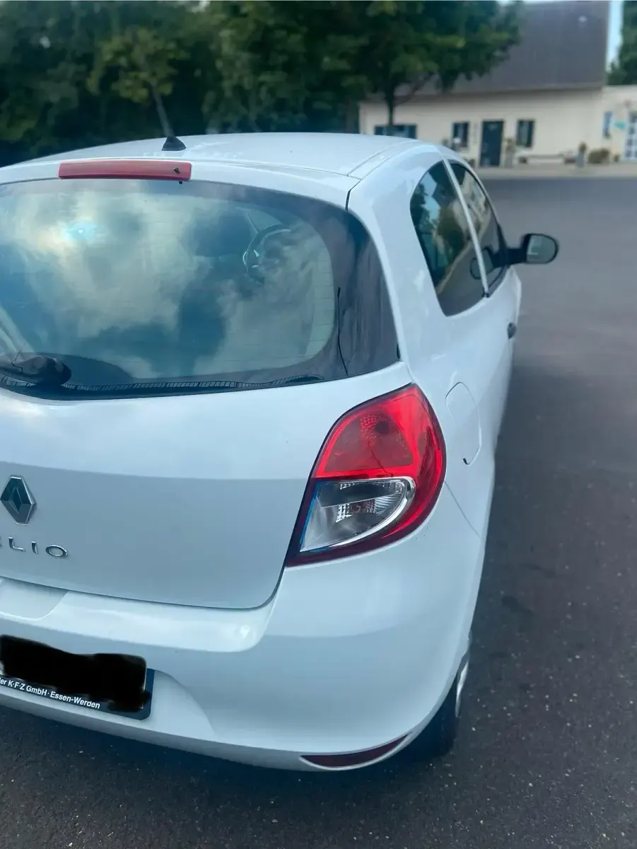 Gebraucht Renault Clio III 75 PS (55 kW) 2012 Weiß Kleinwagen