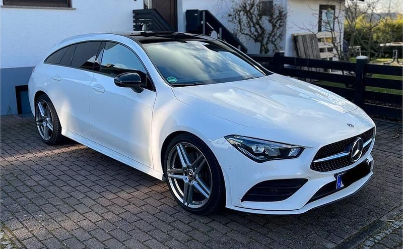 Weiß Gebraucht 2019 Mercedes CLA220 Shooting Brake AMG line Kombi | 25.500 € (Fairer Preis) - Bild 1/4