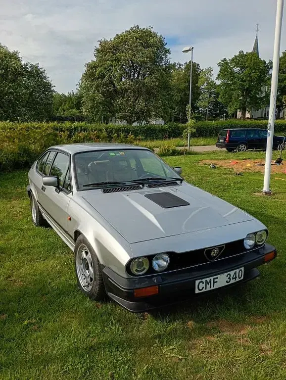 Gebraucht Alfa Romeo GTV 156 PS (114 kW) 1984 Silber Coupé