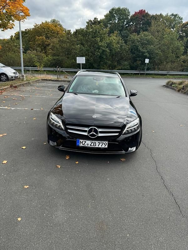 Schwarz Gebraucht 2019 Mercedes C220 Kombi | 22.999 € (Fairer Preis) - Bild 1/4