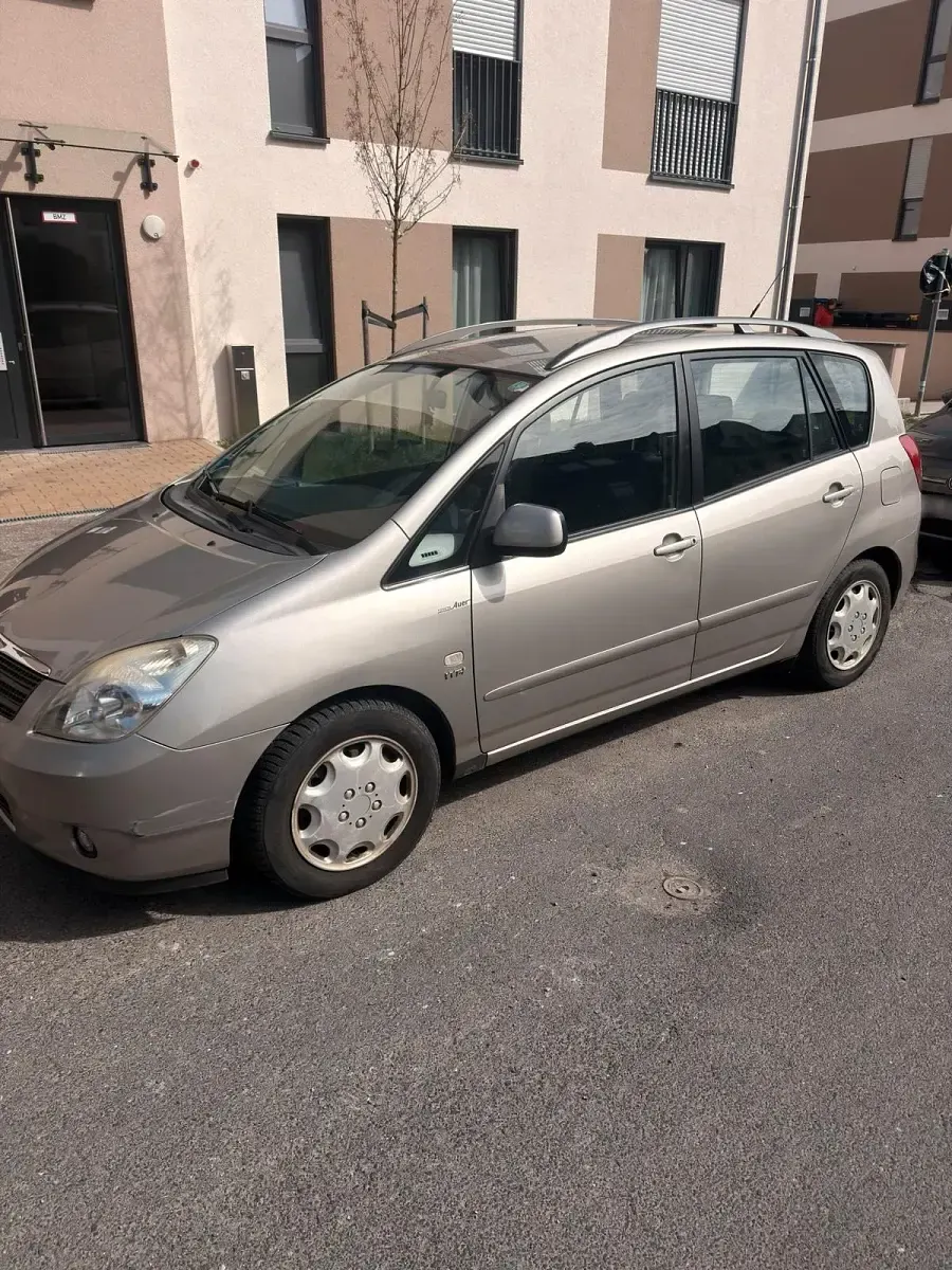 Gebraucht Toyota Corolla Verso 110 PS (80 kW) 2004 Grau Van / Kleinbus