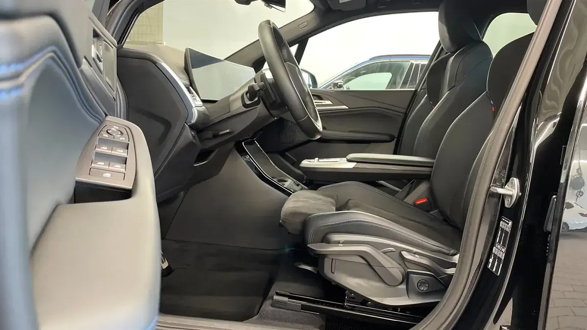 Gebraucht BMW 218 Active Tourer Efficient Dynamics 150 PS (110 kW) 2025 Saphirschwarz metallic Van / Kleinbus