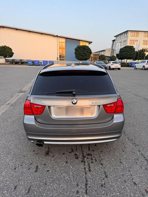 Gebraucht BMW 320 Performance 170 PS (125 kW) 2011 Grau Kombi
