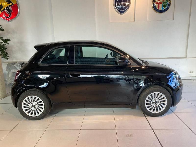 Gebraucht Fiat 500e 86 kW (118 PS) 2023 Schwarz Kleinwagen