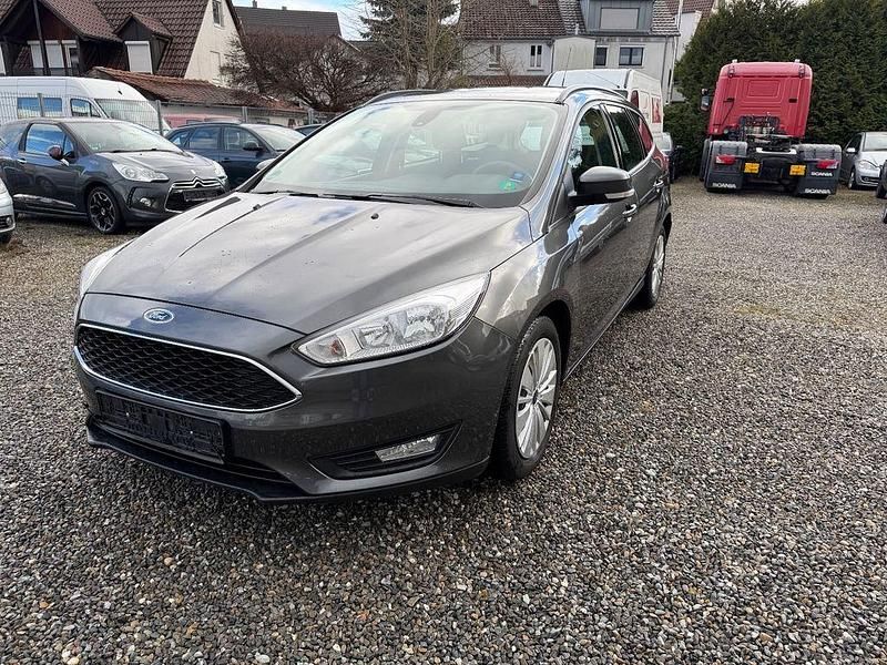 Grau Gebraucht 2015 Ford Focus Business Edition Limousine | 3.500 € (Superpreis) - Bild 1/4