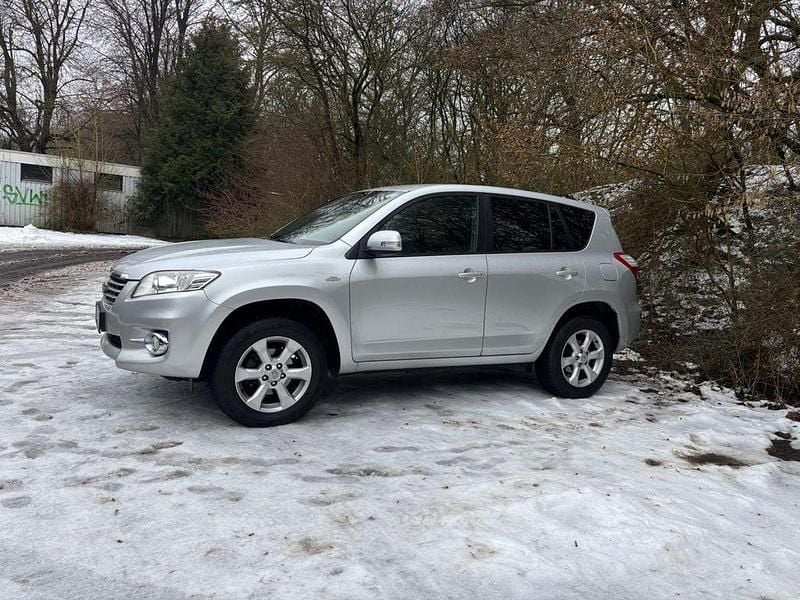 Gebraucht Toyota RAV4 Life 150 PS (110 kW) 2010 Silber SUV